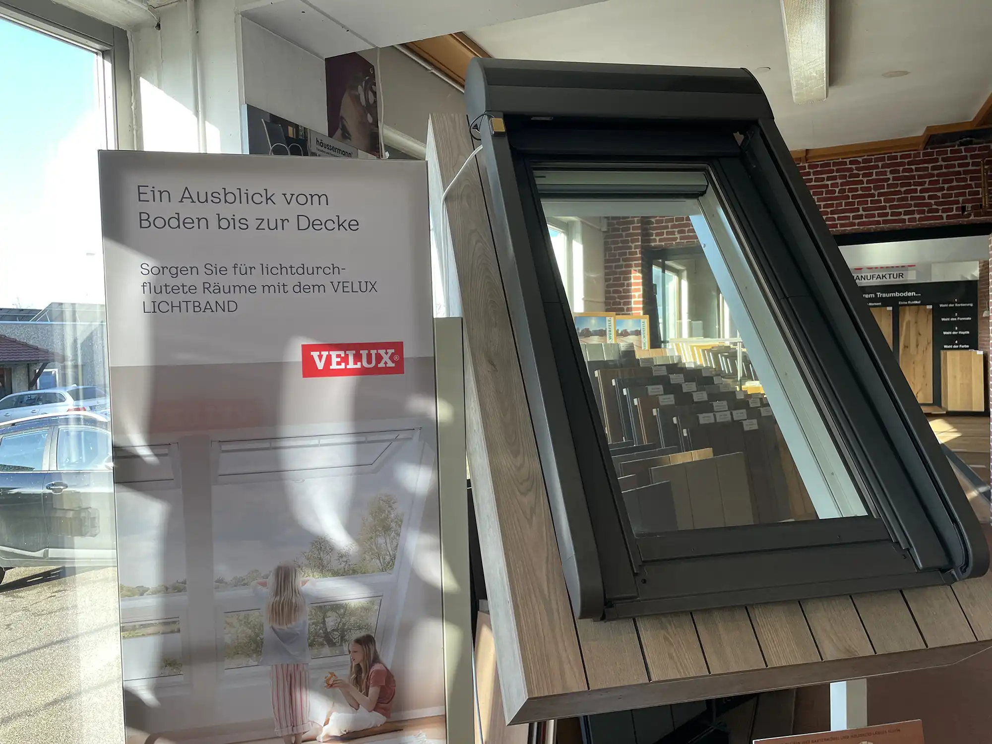 Ein Dachfenster von Velux in der Ausstellung bei Holz Schmid in Nufringen