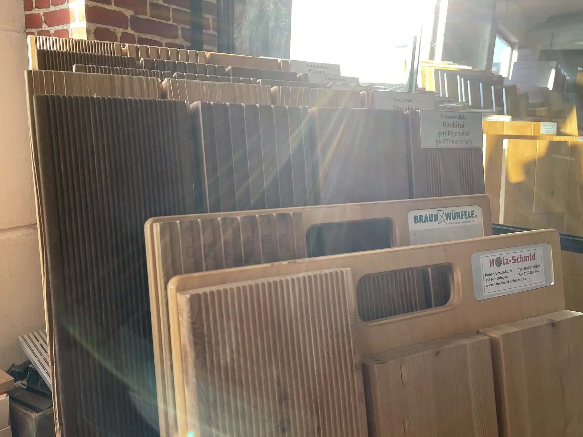 Auswahl verschiedener Holzterrassendielen bei Holz-Schmid in Nufringen