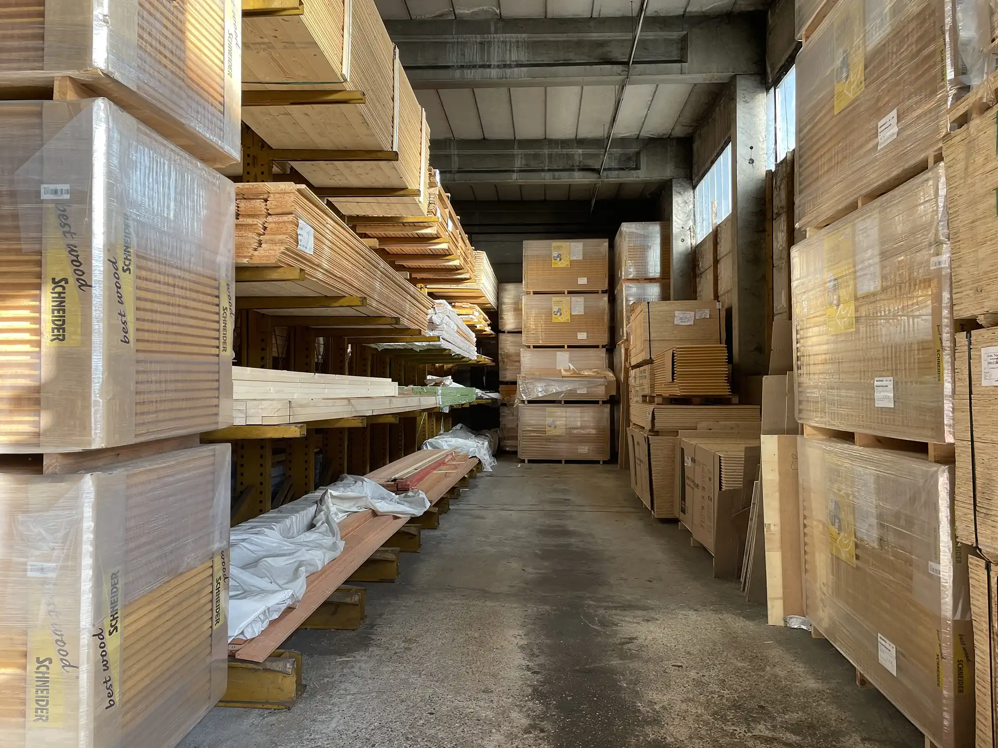 Holzhandel in Nufringen mit großem Lager an Holzplatten und Bauholz