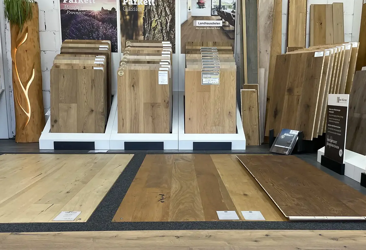 Blick in die Parkettausstellung bei Holz-Schmid in Nufringen