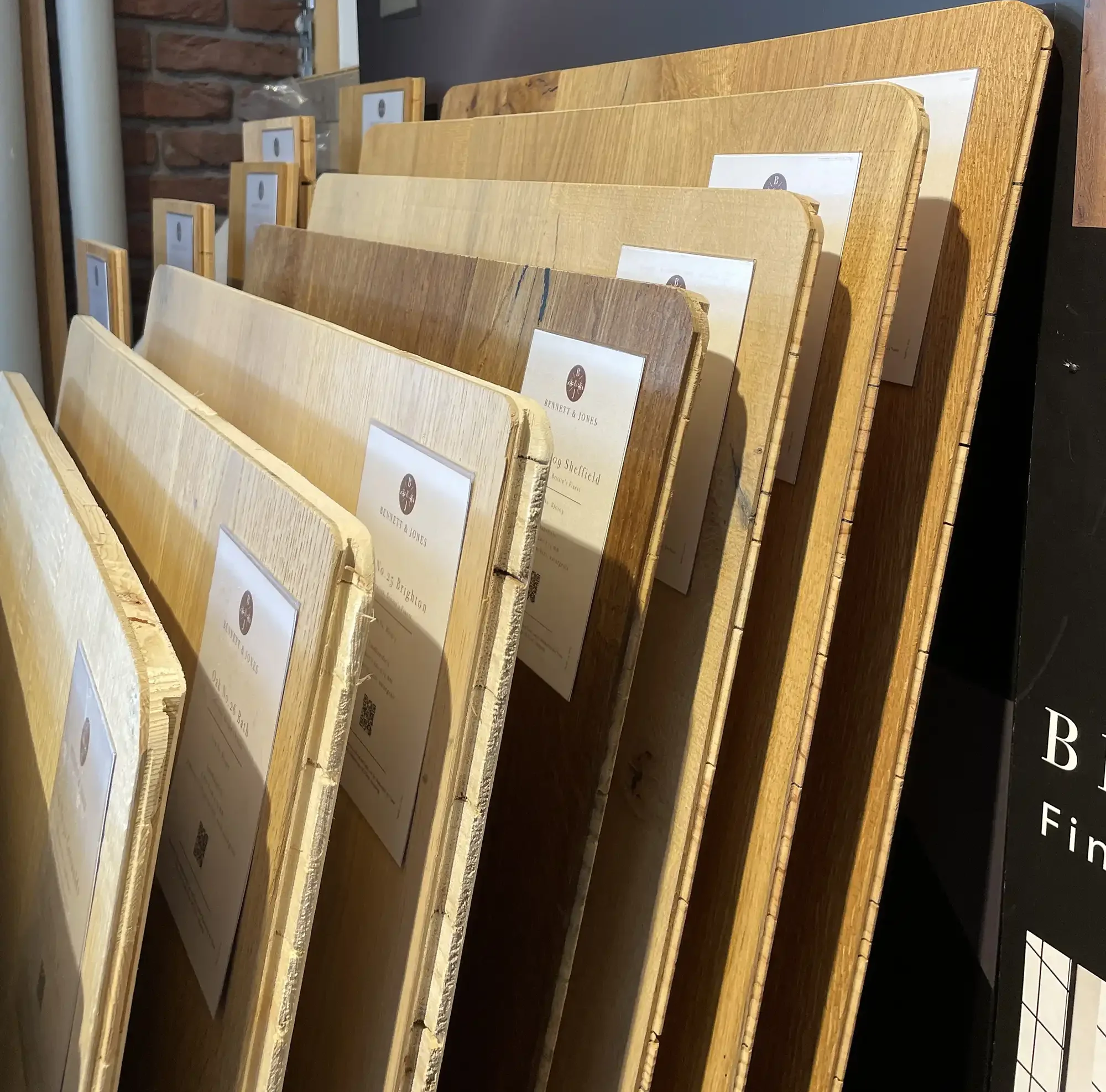 Bennet & Jones Parkett in der großen Bodenausstellung 