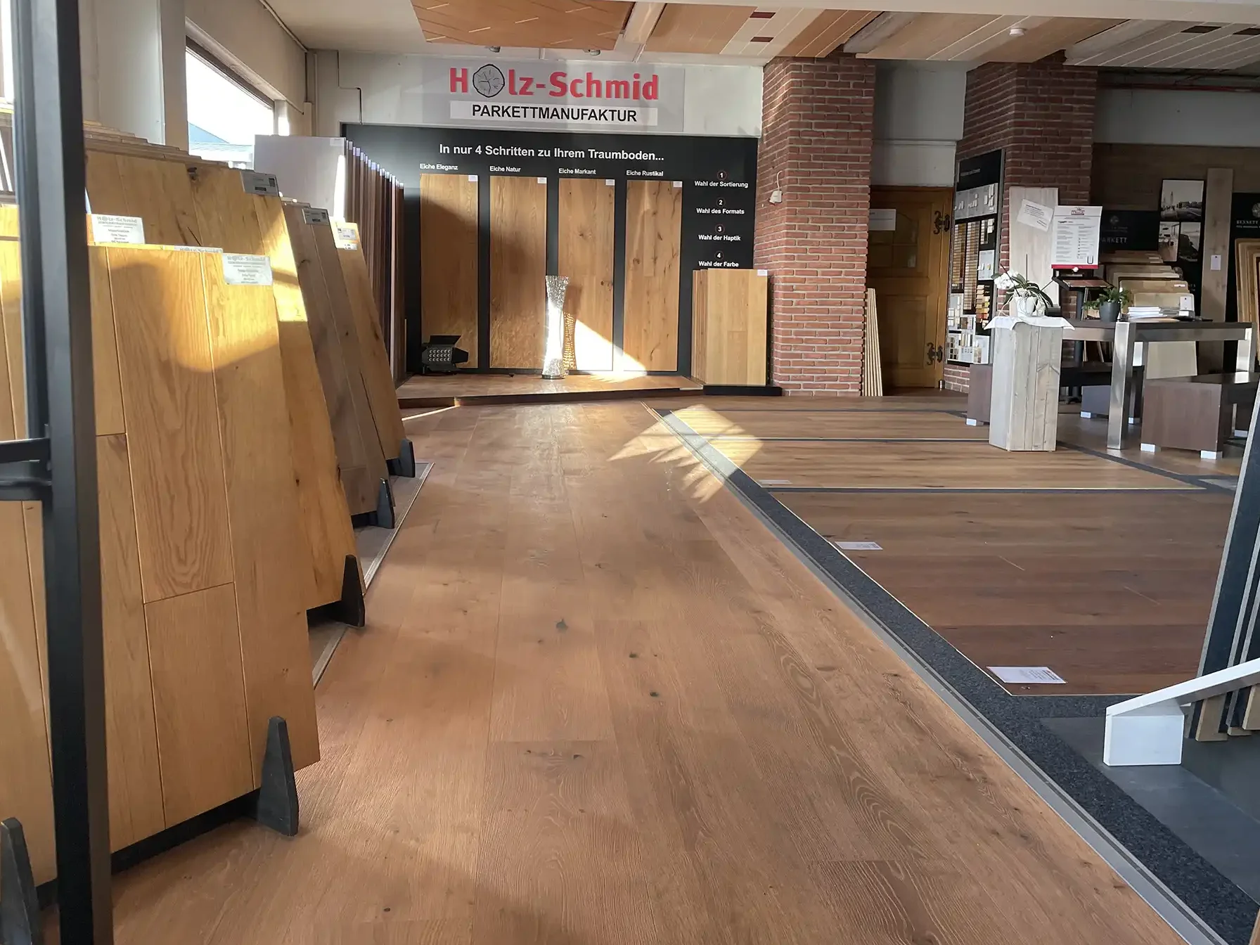 Blick_in_die_Parkettausstellung_Nufringen.webp