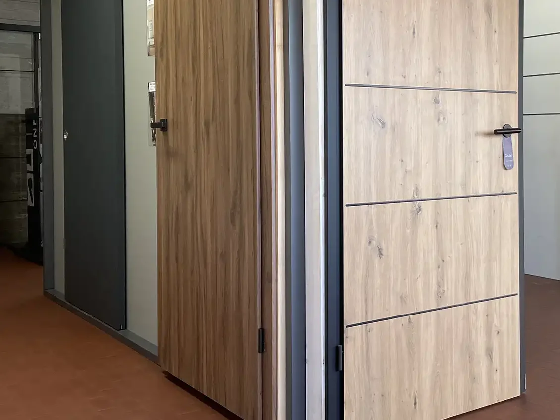 Blick in die Innentürenausstellung bei Holz-Schmid in Nufringen